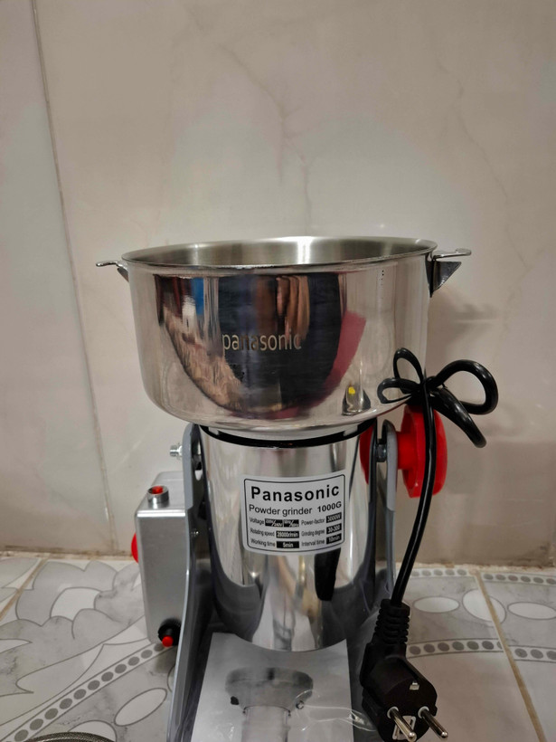آسیاب 1 کیلویی صنعتی پاناسونیک 1000گرم3000 وات سیم پیچ موتور تمام مس ژاپنی 6 تیغه طلایی مناسب عطاری