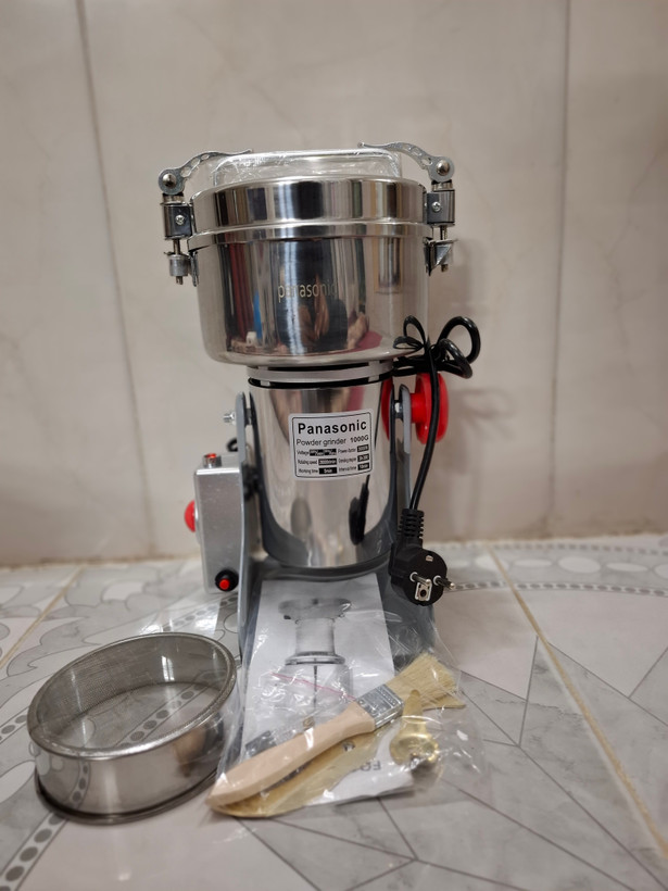آسیاب 1 کیلویی صنعتی پاناسونیک 1000گرم3000 وات سیم پیچ موتور تمام مس ژاپنی 6 تیغه طلایی مناسب عطاری