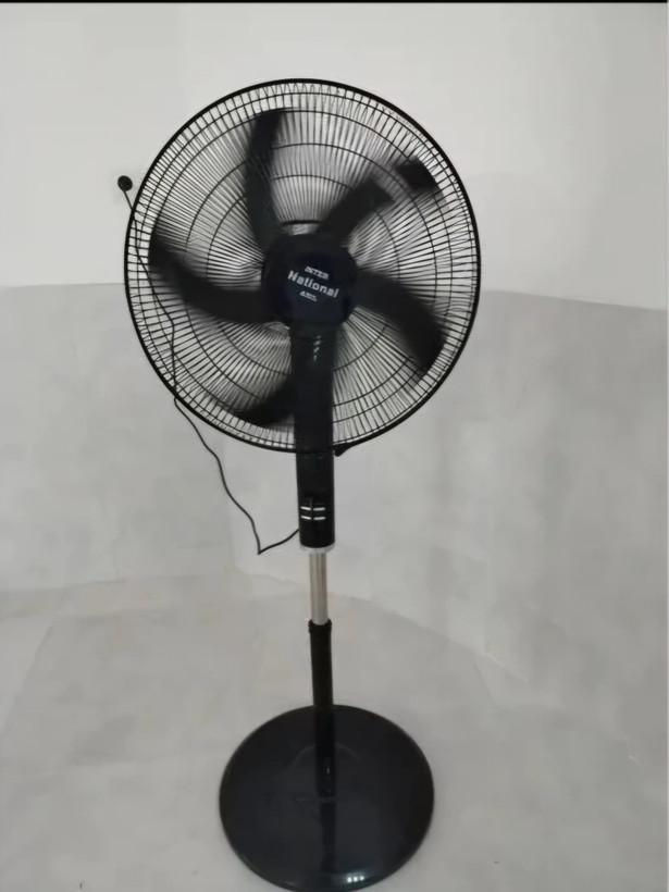پنکه ایستاده ناسیونال 5 پره 60 وات 18 اینچ مجهز به ریموت کنترل چرخش 180 درجه پرتاب باد عالی 3 مدل تنظیم باد